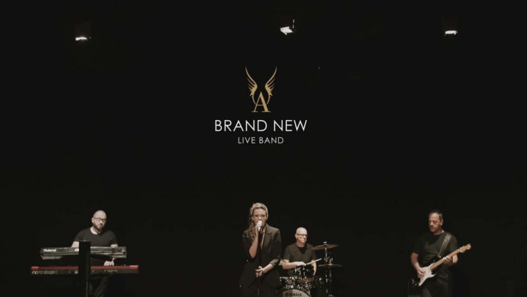Brand New Band Live video clip