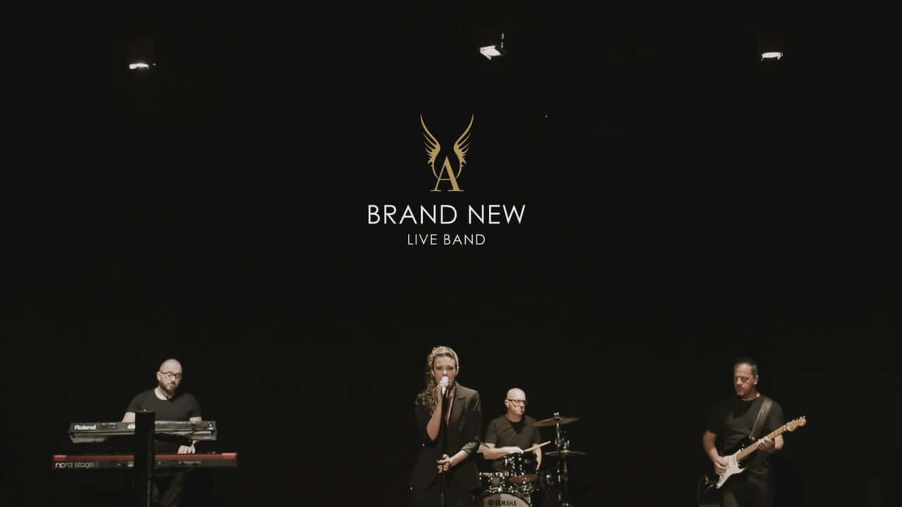 Brand New Band Live video clip
