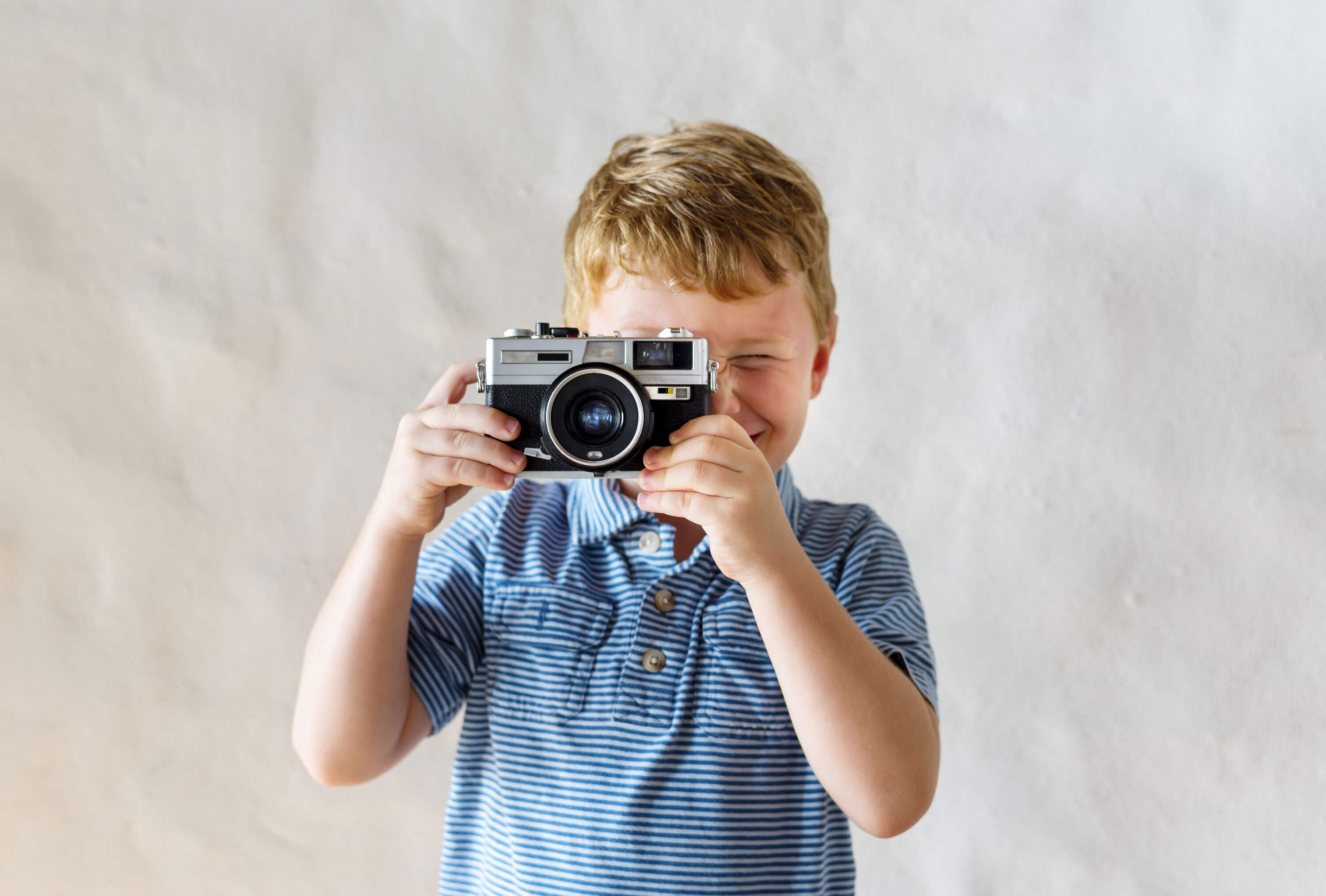bimbo-with-camera