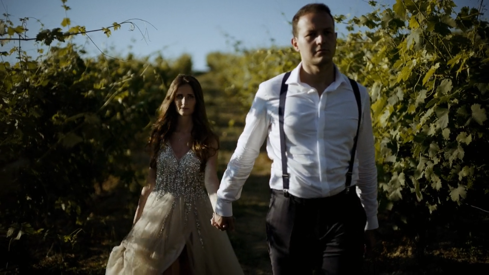 wedding video Monferrato Alessandra e Marco mano nella mano